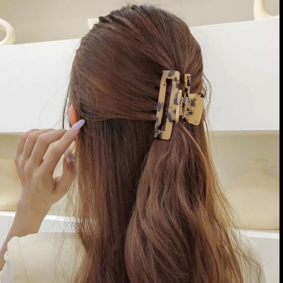 Translucent Rectangular Hair Clip - Coral - Picture 6 of 6